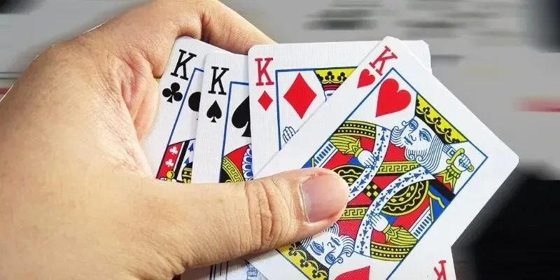 Cách chơi tiến lên miền Bắc khắt khe hơn nhiều so với miền Nam
